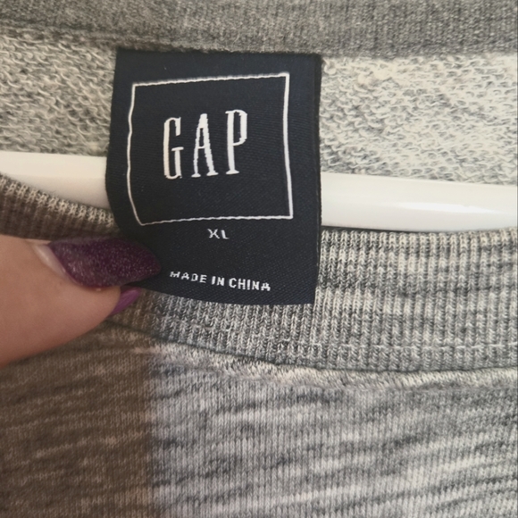 GAP Sweater - Picture 3 of 3